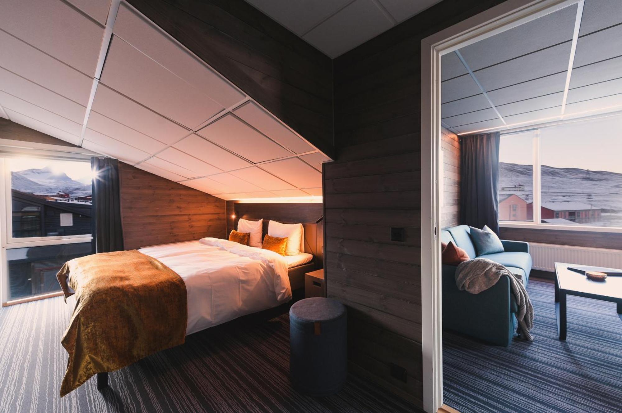 Svalbard Hotell | Lodge Λονγκιαρμπίεν Εξωτερικό φωτογραφία