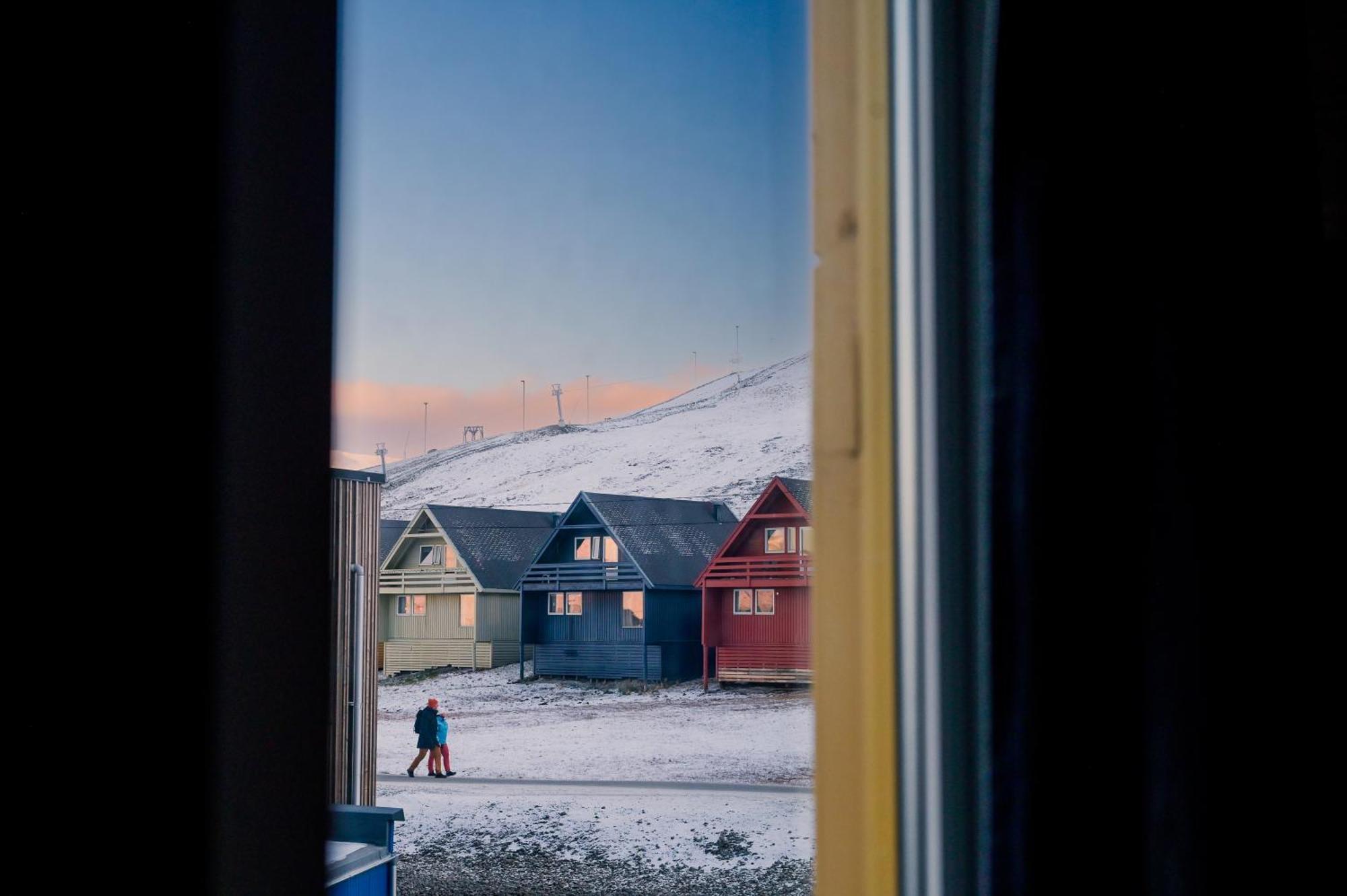 Svalbard Hotell | Lodge Λονγκιαρμπίεν Εξωτερικό φωτογραφία