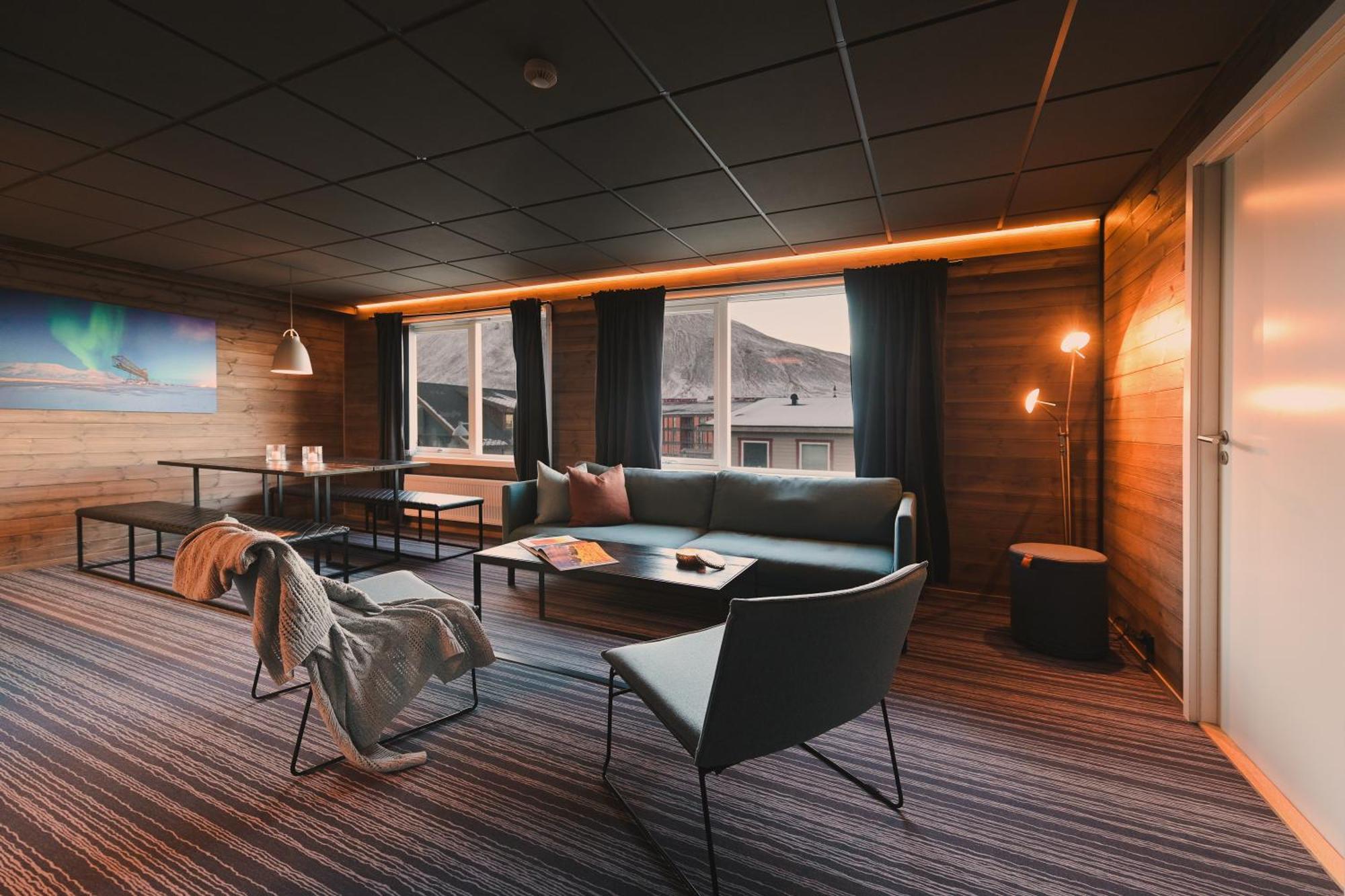Svalbard Hotell | Lodge Λονγκιαρμπίεν Εξωτερικό φωτογραφία